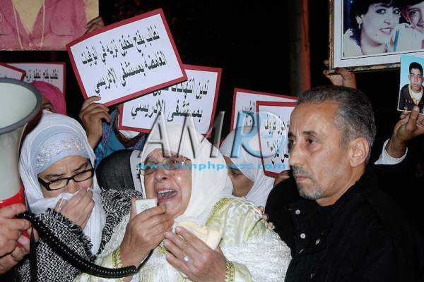 Photo of الجمعية المغربية لحقوق الإنسان وعائلات ضحايا الأخطاء الطبية في وقفة احتجاجية