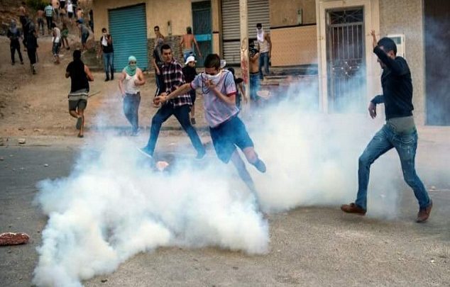 مواجهات ليليّة عنيفة بين محتجين والقوات العمومية بامزورن