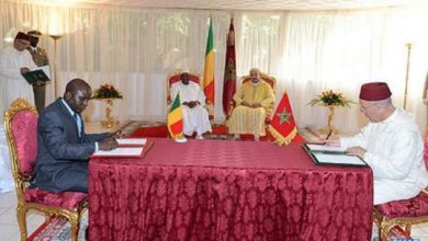 Photo of أمير المؤمنين ورئيس دولة مالي يترأسان بباماكو حفل التوقيع على اتفاقية في مجال تكوين الأئمة الماليين