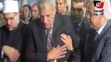 Photo of بالفيديو : رئيس الوزراء المصري كاد أن يسقط مغشيا عليه بعد سماعه الآية: إنما جزاء الذين يحاربون الله ورسوله